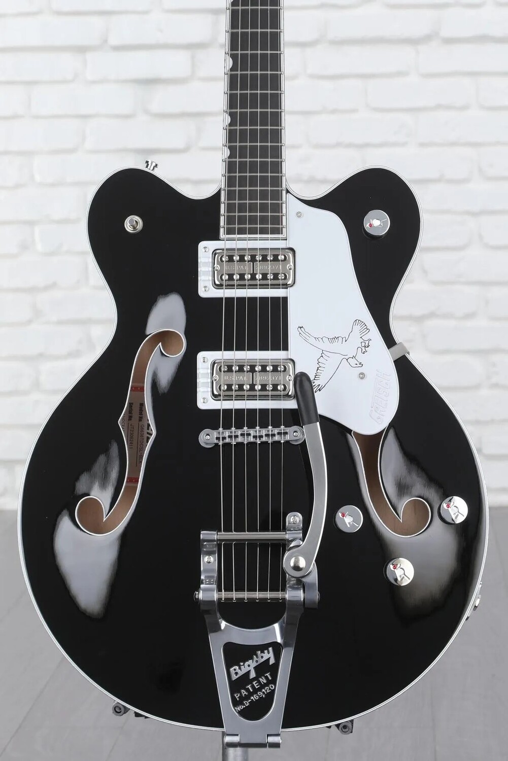 

Gretsch G6636T Player's Edition Silver Falcon Center Block Полуполая электрогитара с двойным вырезом - черный