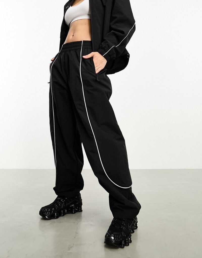 

Черные ветровки The North Face Tek Piping