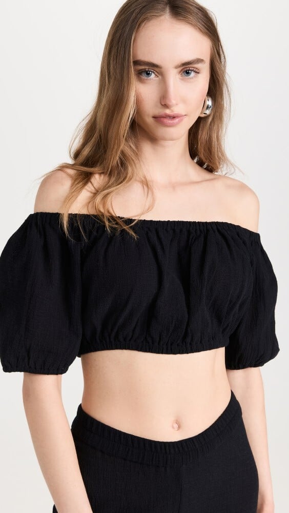 

Топ Suzie Kondi Sousanna Cropped Puff Sleeve, черный