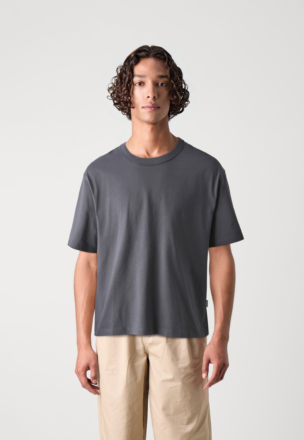 

Простая футболка JORHAWTHORNE BLANKS BIND CROPPED TEE Jack & Jones, серый