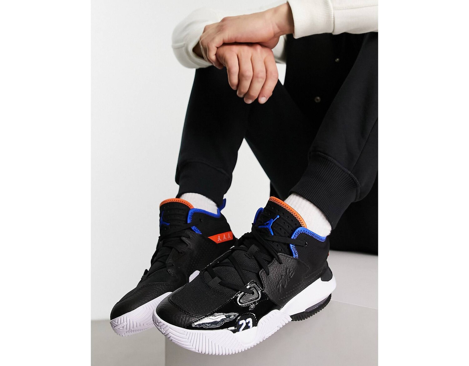 

Черные кроссовки Jordan Stay Loyal