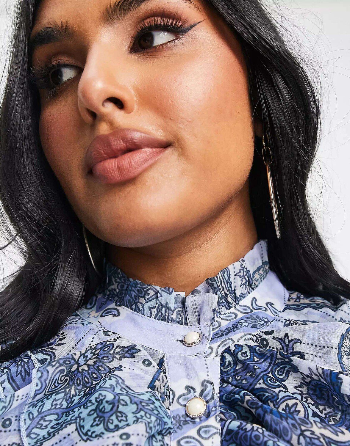 

Синяя блузка с оборками спереди River Island