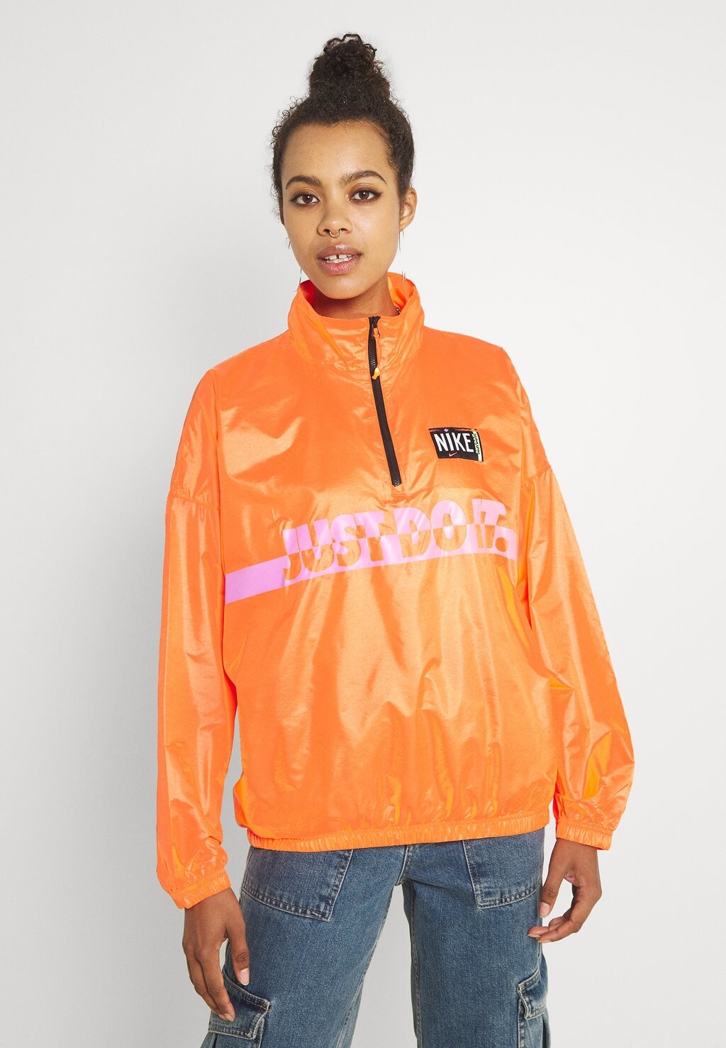

Ветровка Nike, цвет atomic orange/black