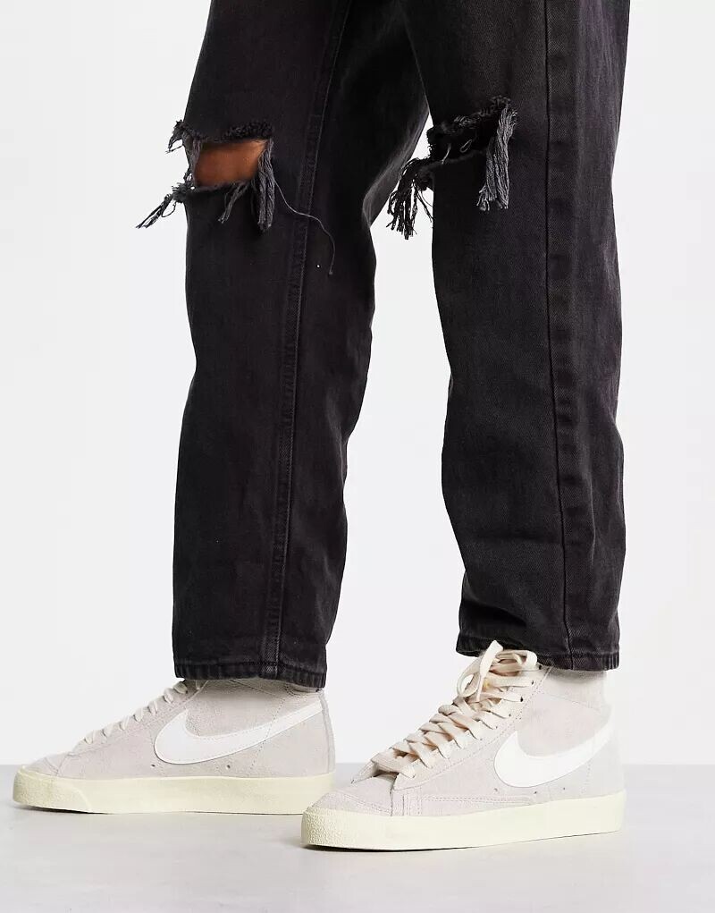 

Белые замшевые кроссовки Nike Blazer Suede Mid '77
