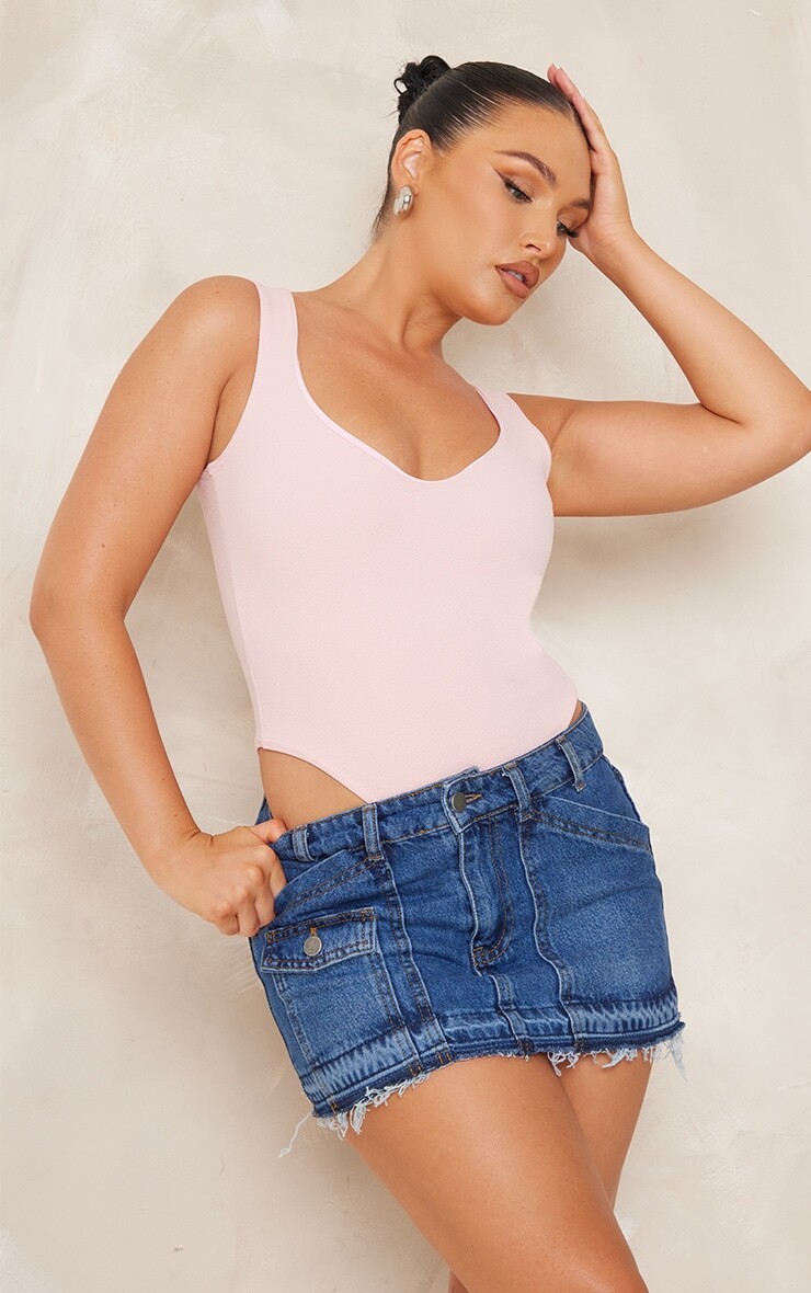 

PrettyLittleThing Розовое боди из крепа Scuba с вырезом в форме сердца