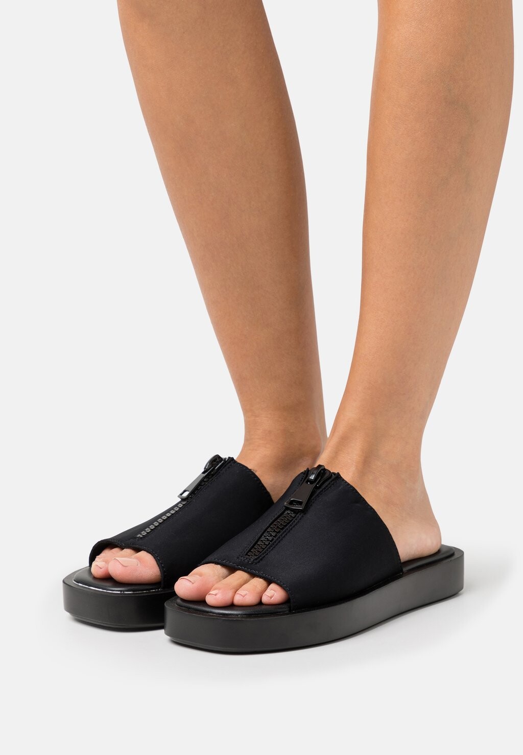 

Шлепанцы ONLY SHOES, черный