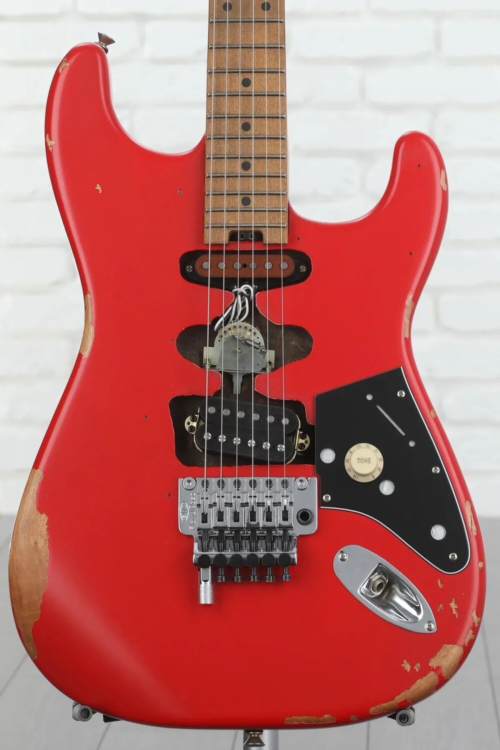 

Новая электрогитара Relic серии EVH Frankenstein — красная