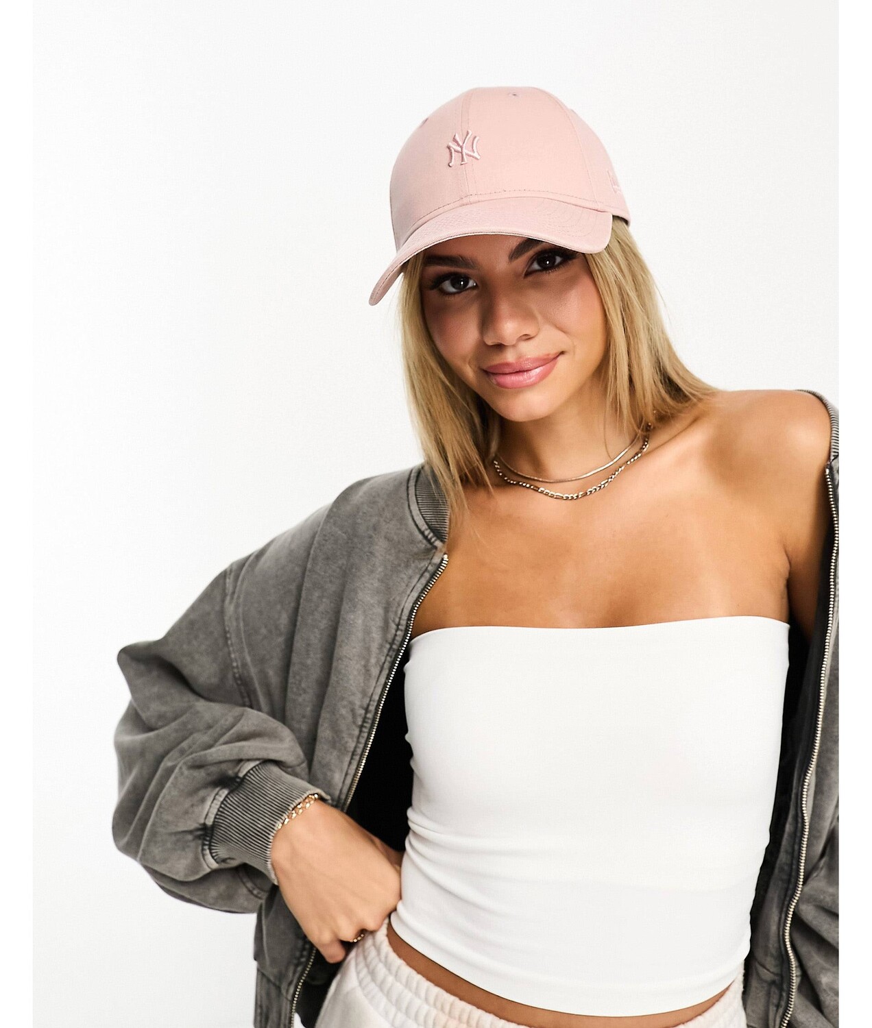 

Розовая мини-кепка с логотипом New Era NY эксклюзивно на ASOS