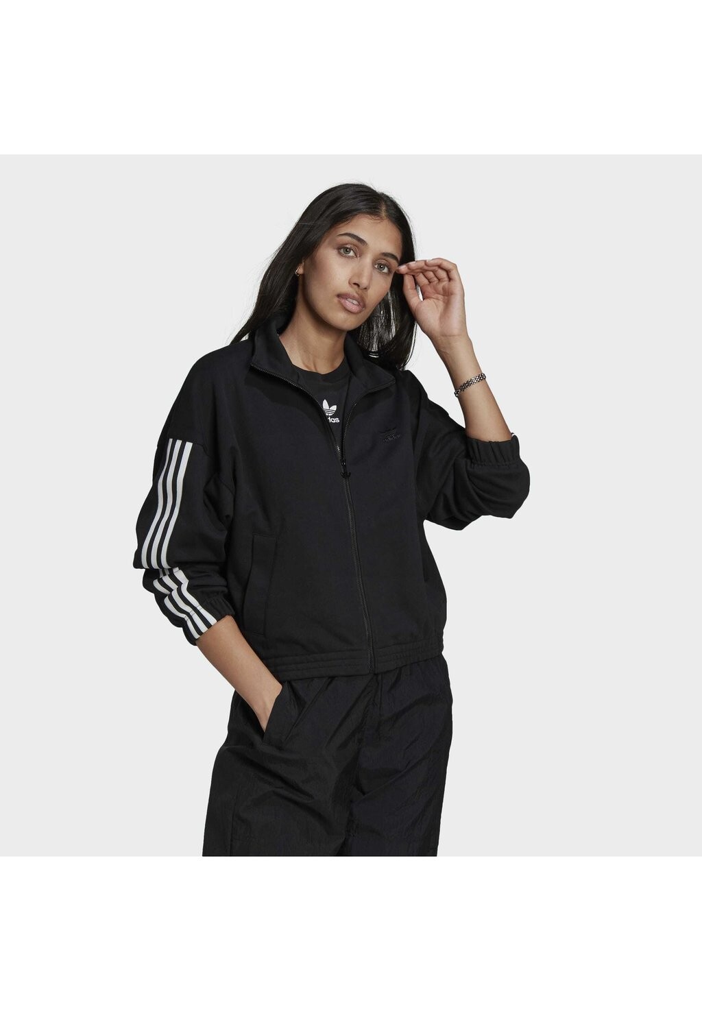 

Спортивная куртка adidas Originals, черный