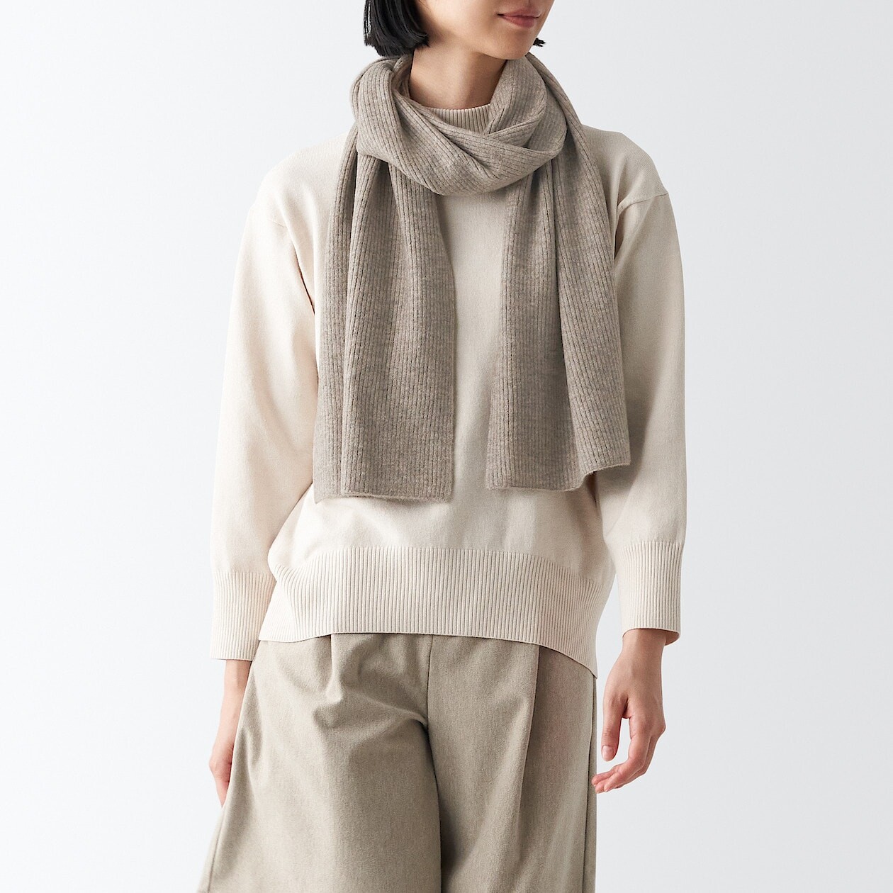 

Ребристый глушитель из переработанного полиэстера MUJI, мокко коричневый