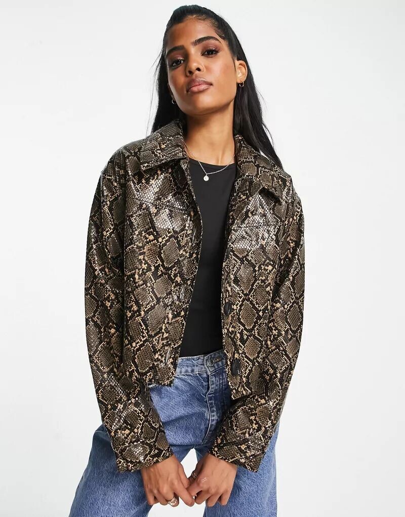 

Коричневая укороченная куртка со змеиным принтом ASOS