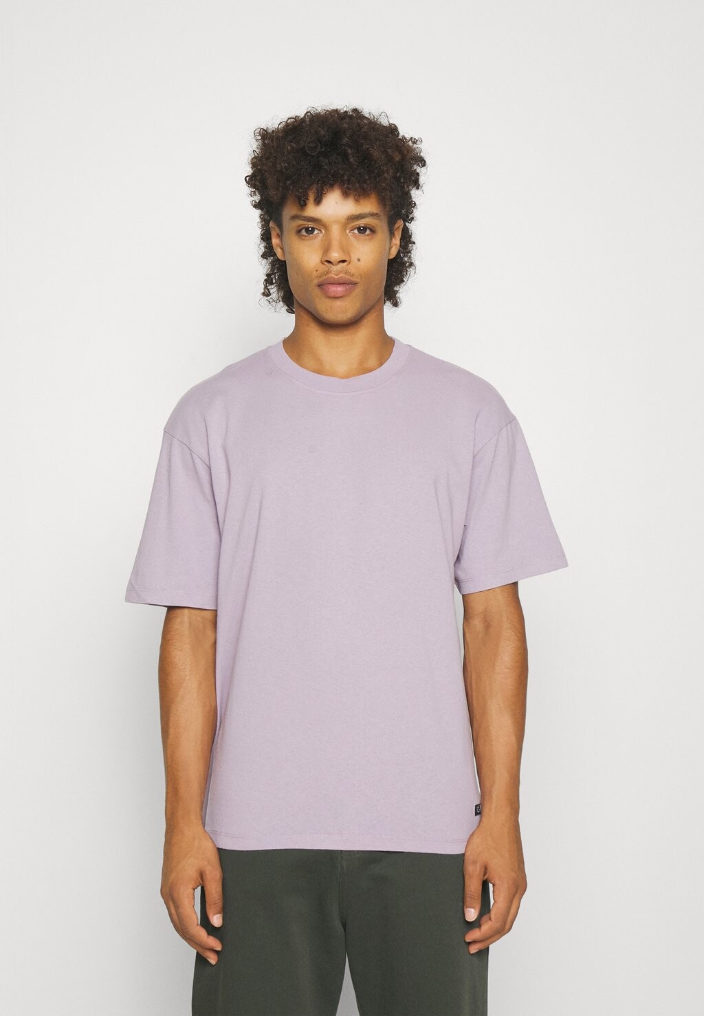 

Базовая футболка OVERSIZE UNISEX Edwin, лавандово-серый