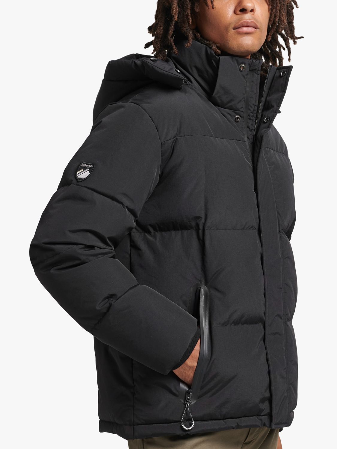 Стеганая куртка-пуховик Superdry с капюшоном, черный цена и фото