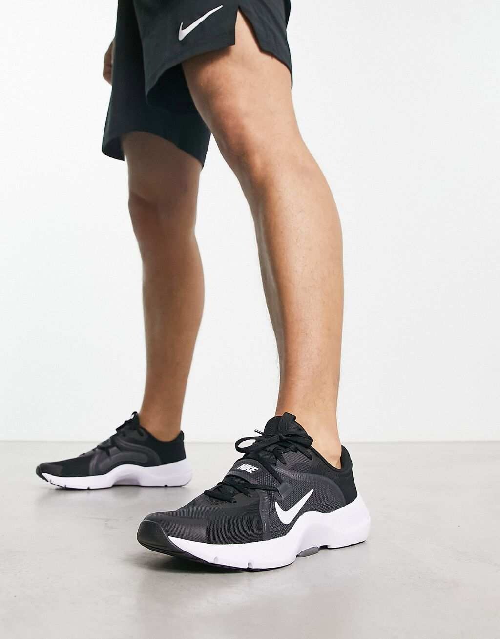 

Черно-белые кроссовки Nike Training In-Season