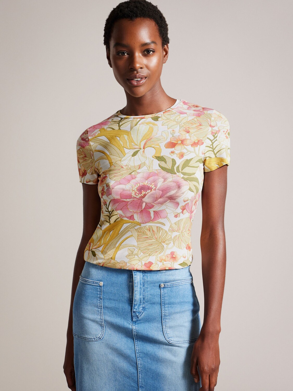 

Приталенная футболка с принтом Floras Ted Baker, мульти