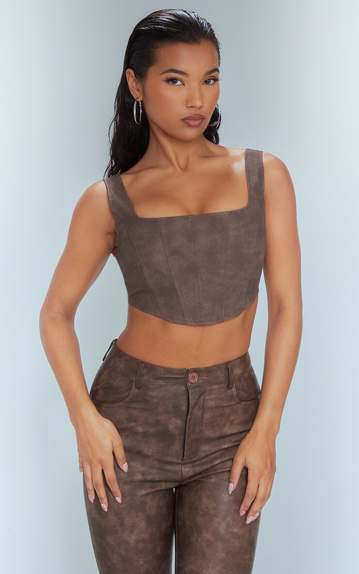 

PrettyLittleThing Укороченный топ-корсет из искусственной кожи шоколадного цвета с косточками