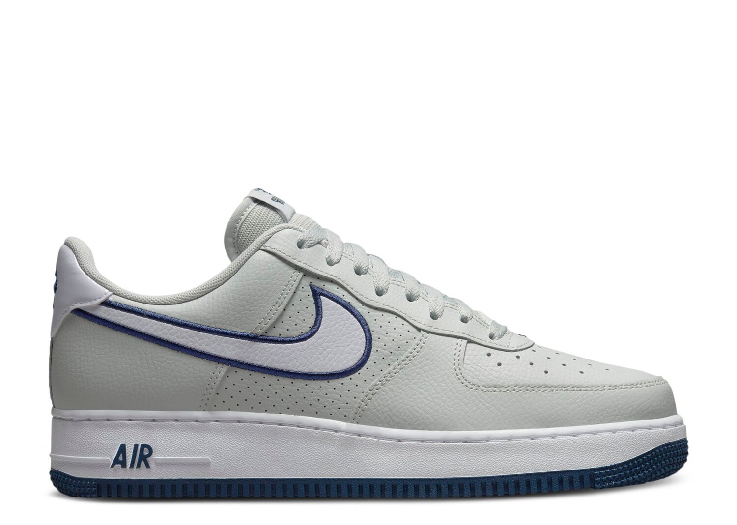 

Кроссовки Nike Air Force 1 '07 'Embroidered Swoosh - Photon Dust Navy', серый, Серый;белый