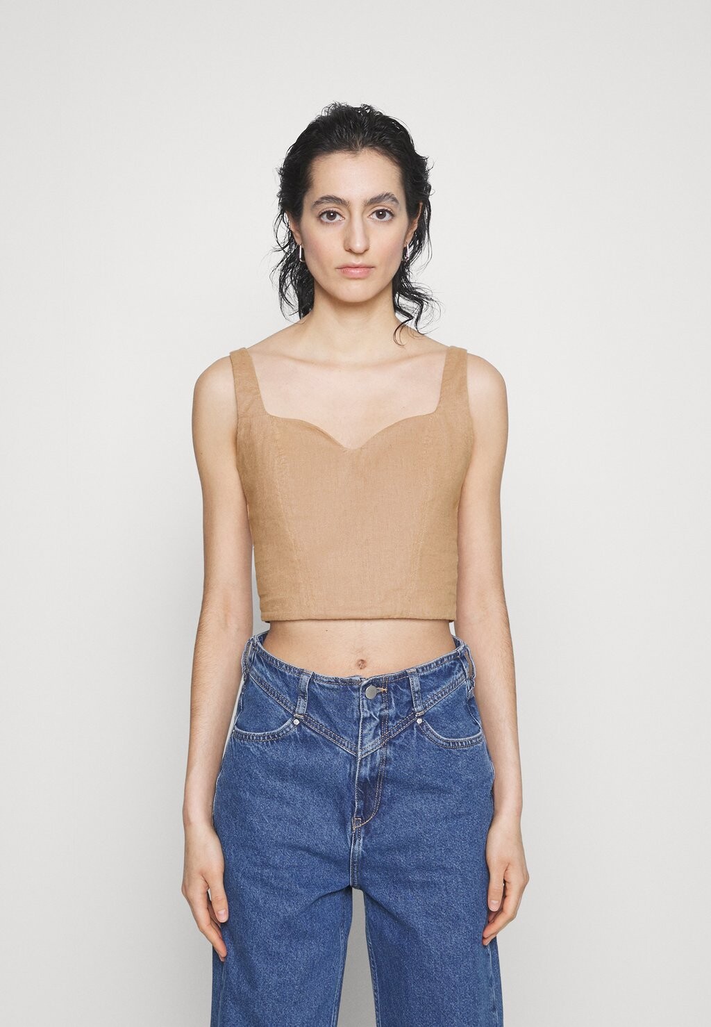 

Топ Abercrombie & Fitch