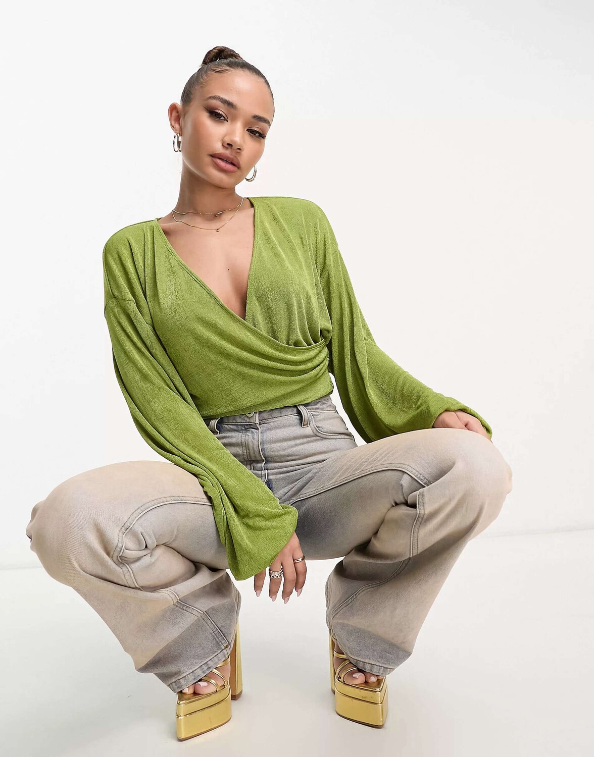 

Оливковое облегающее боди с запахом ASOS