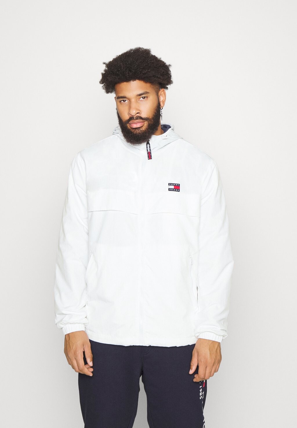 

Легкая куртка Tommy Jeans by Tommy Hilfiger