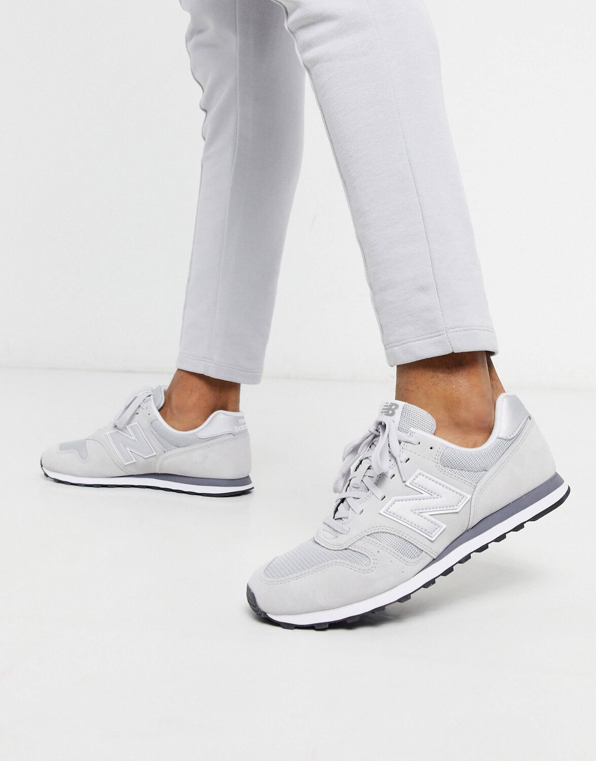 

Серые кроссовки New Balance 373