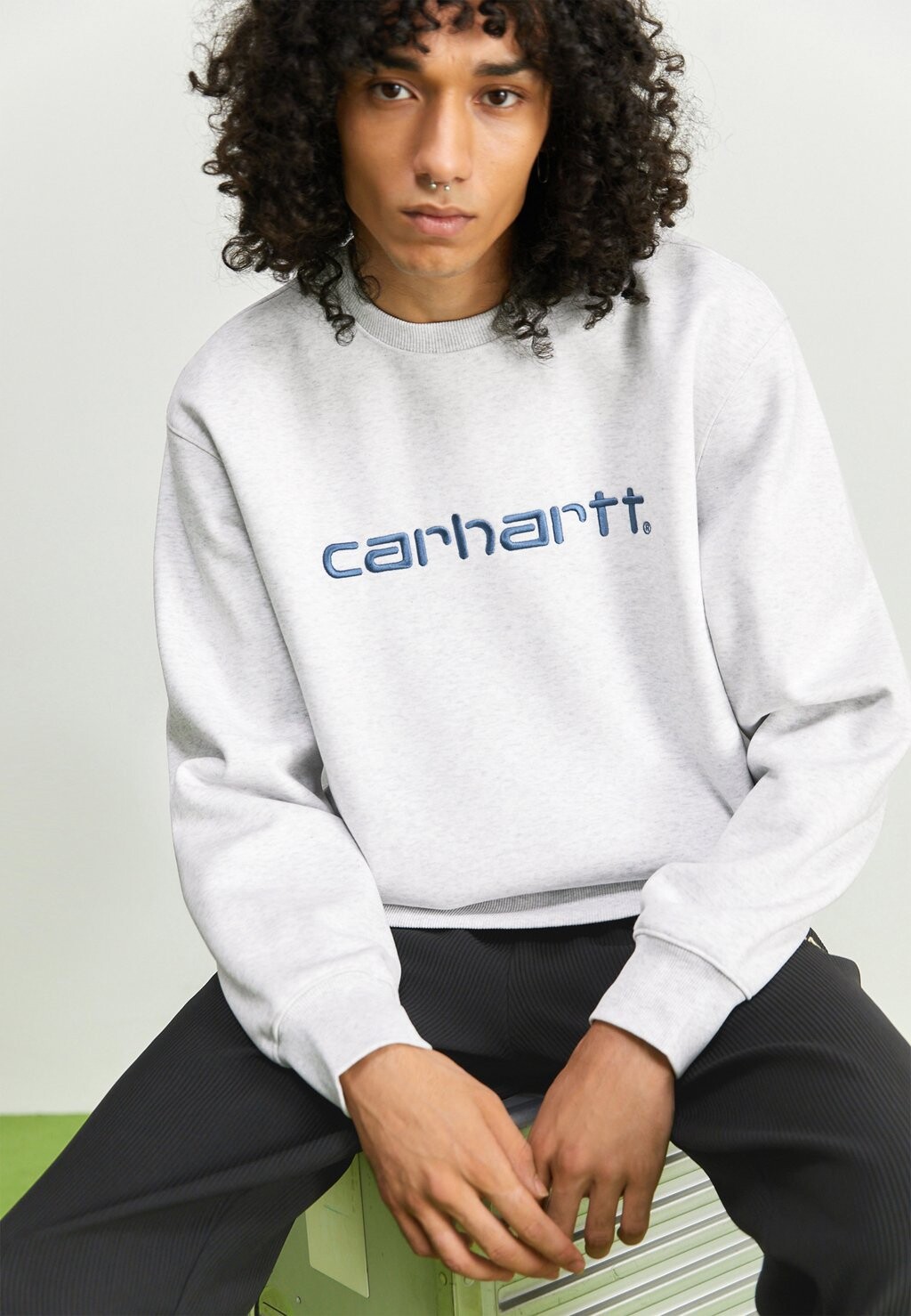 

Свитшот Carhartt WIP, пепельный вереск/либерти