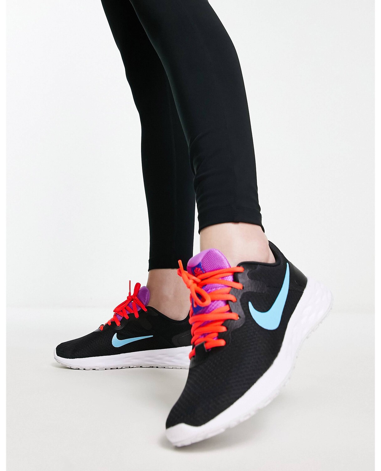 

Черные кроссовки Nike Running Revolution 6