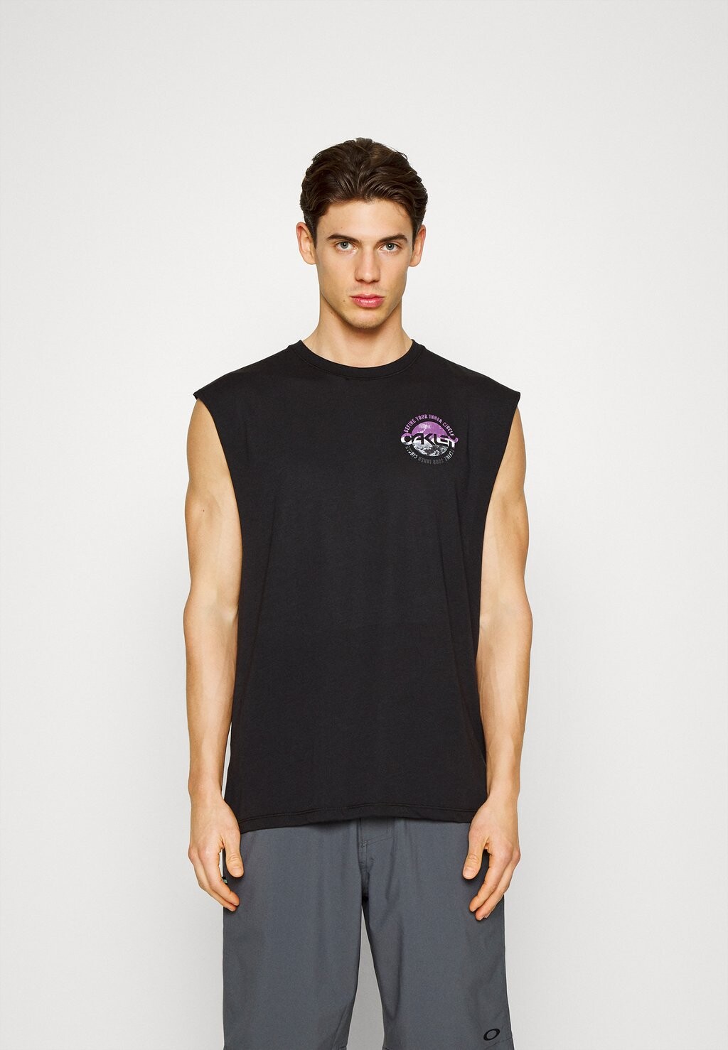 

Топ INNER CIRCLE SLEEVELESS Oakley, черный