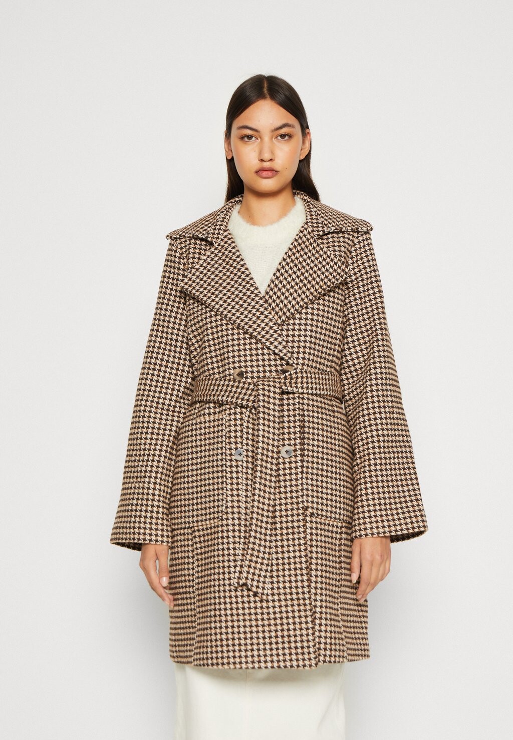 

Классическое пальто РЕМЕНЬ PCJOANNES CHECKED COAT Pieces, родинка/миндаль/cloud dancer