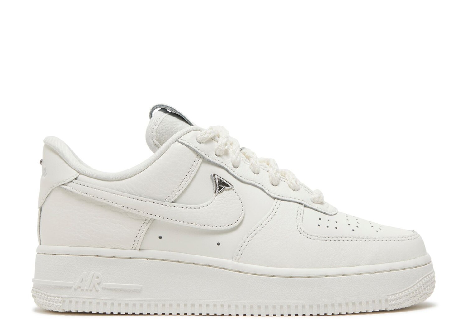 

Кроссовки Nike Wmns Air Force 1 '07 Lv8 'Needlework', белый