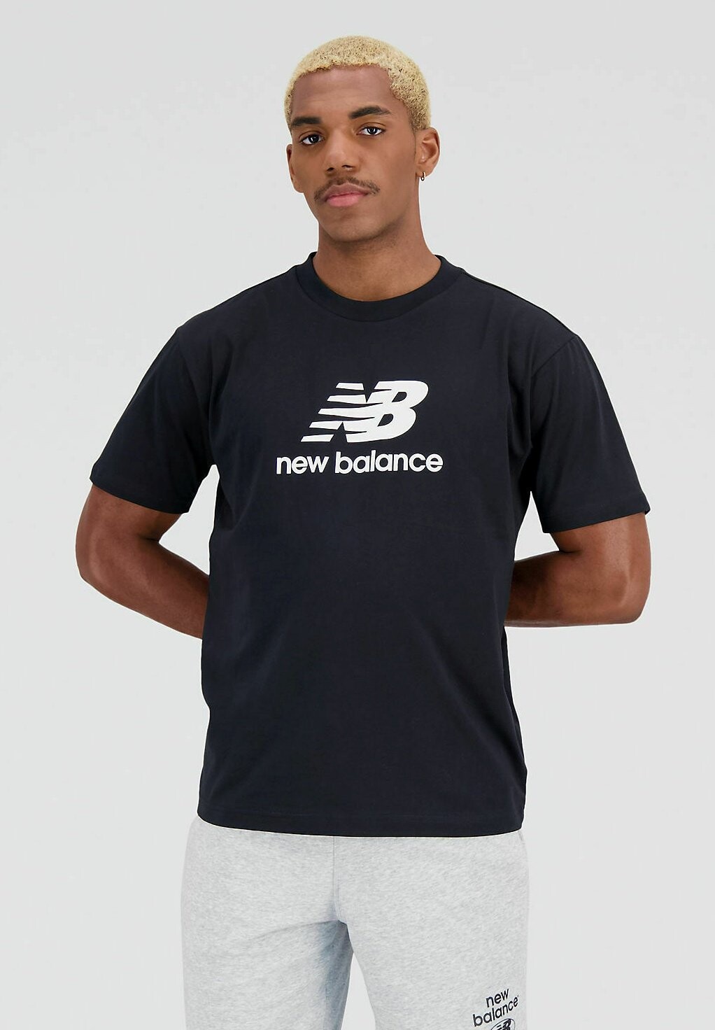 

Футболка с принтом New Balance, черный
