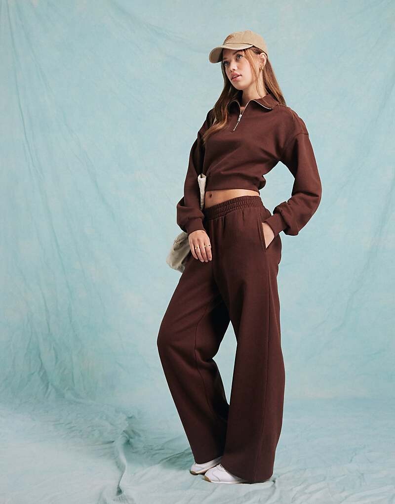 

Шоколадные широкие спортивные штаны Miss Selfridge — часть комплекта