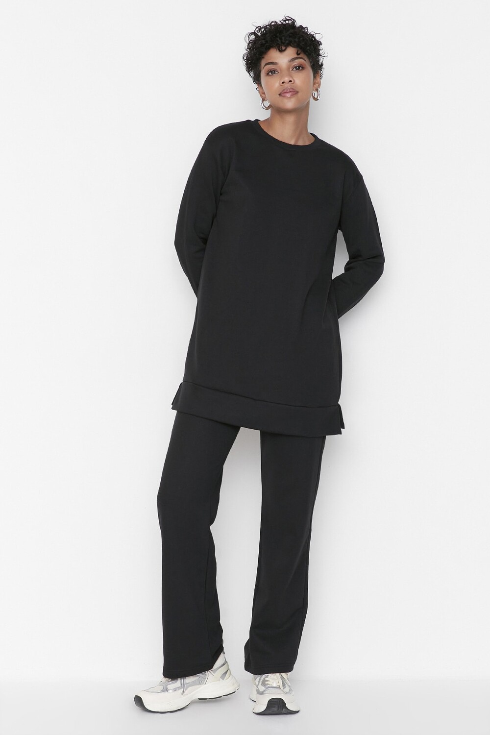 

Черный вязаный спортивный костюм с круглым вырезом Trendyol Modest