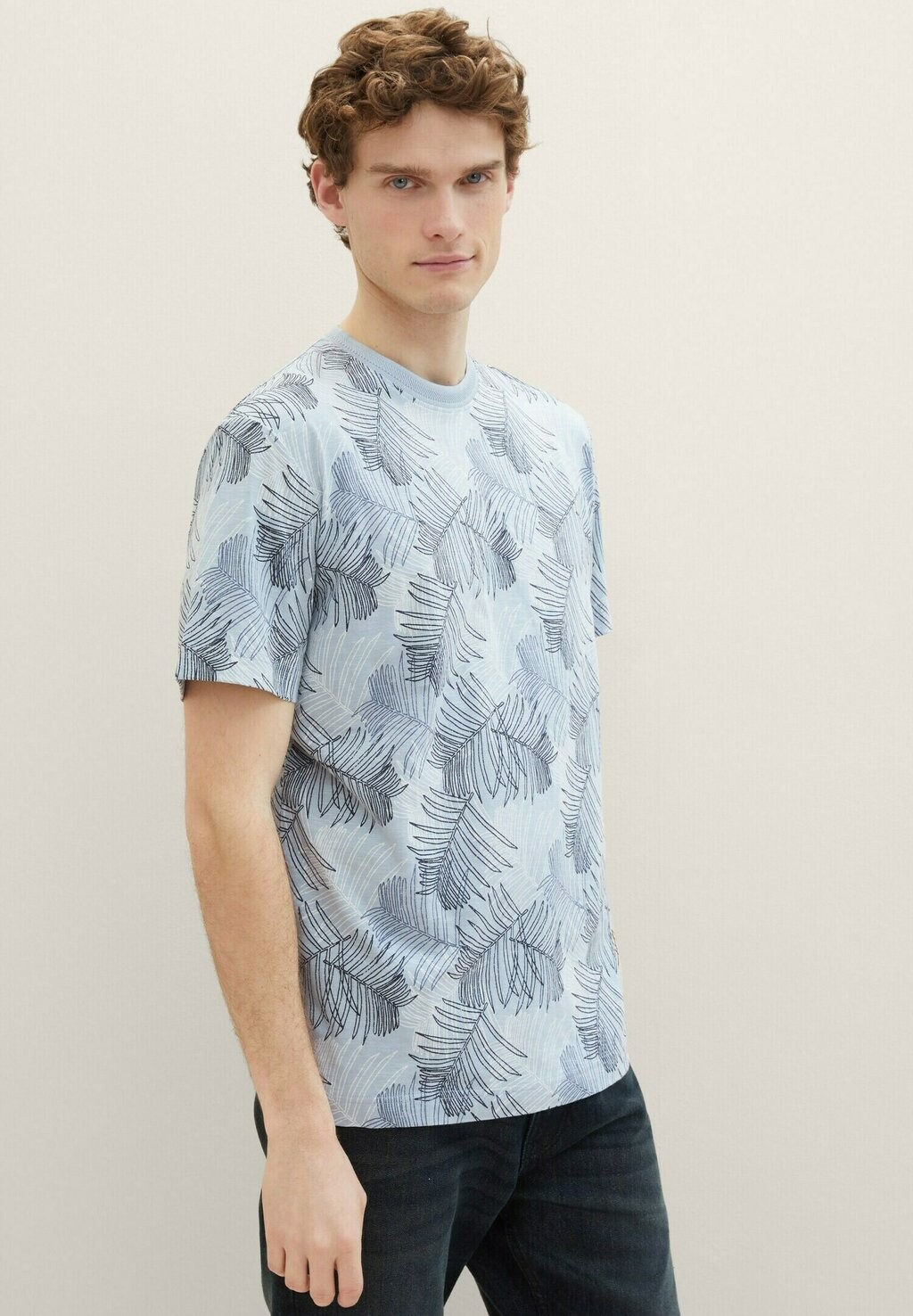 

Футболка с принтом MIT ALLOVER TOM TAILOR, цвет blue leaf design