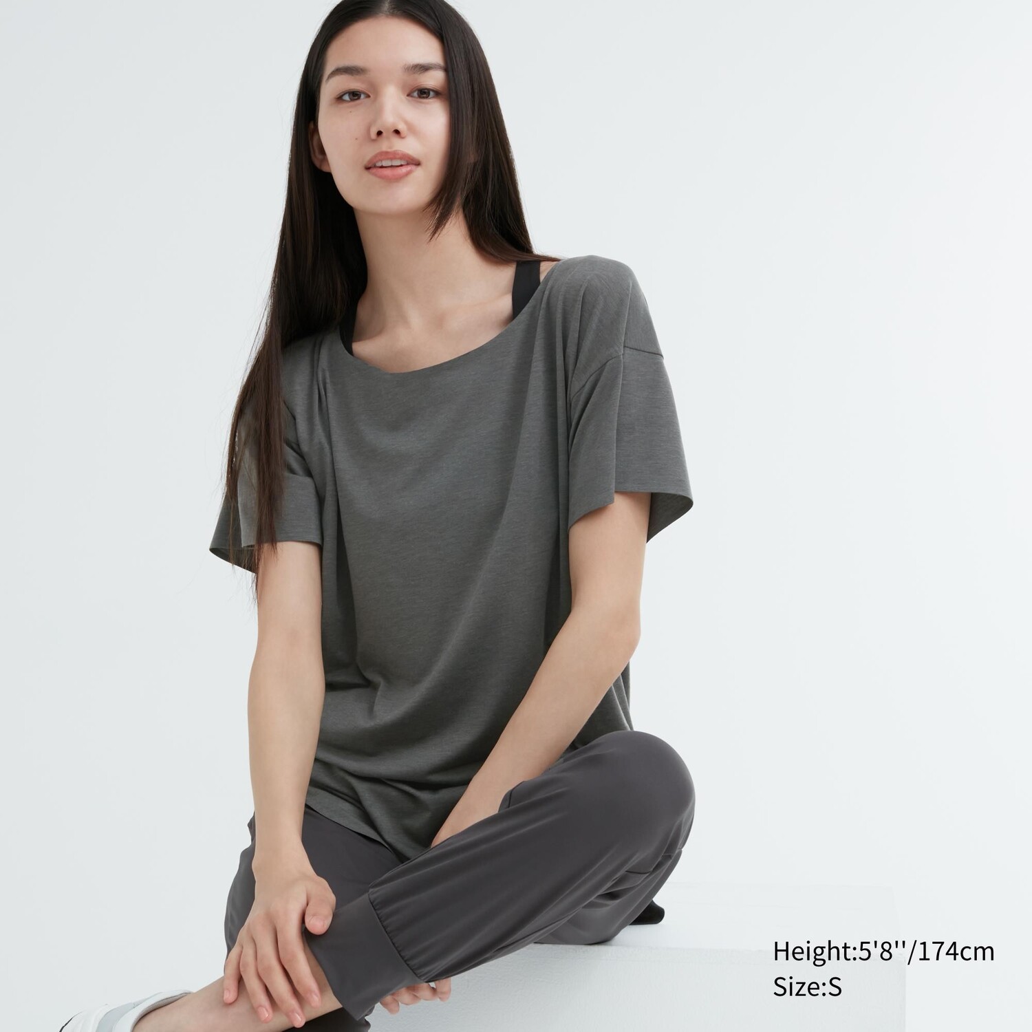 

Удлиненная бесшовная футболка AIRism с вырезом «лодочка» Uniqlo, темно-серый