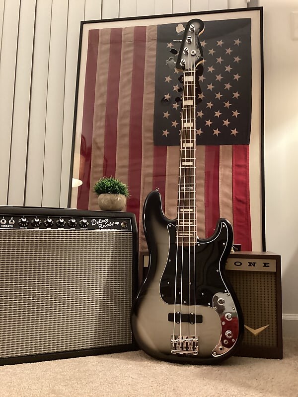 

Басс гитара Fender Troy Sanders Artist Series Precision Bass 2023 - Present - Silverburst