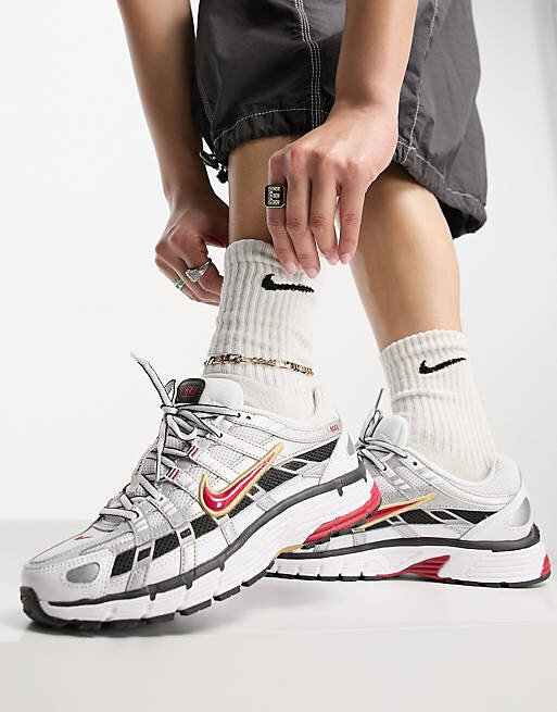 

Серебристые и красные кроссовки Nike P-6000