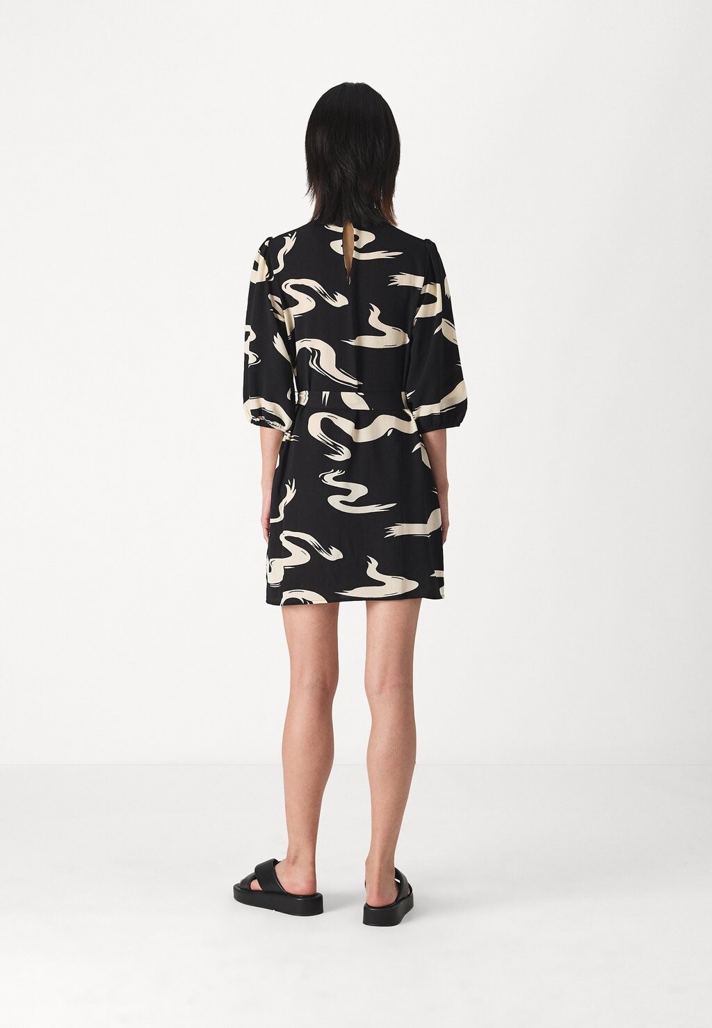 

Коктейльное платье ONLNOVA LIFE SWIRLA DRESS ONLY, черный