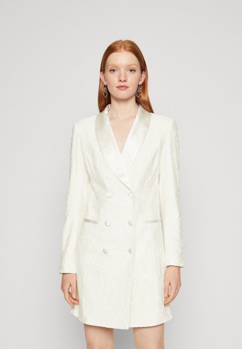 

Элегантное платье Yasyara Blazer Dress Celeb YAS, цвет star white