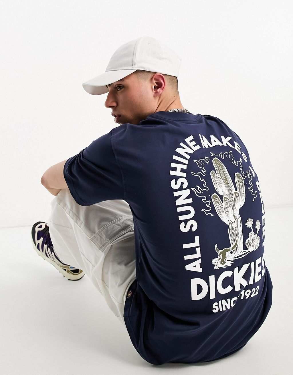 

Темно-синяя футболка с принтом на спине Dickies Badger Mountain Cactus, Синий