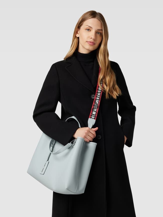 

Покупатель с деталями этикетки Emporio Armani, светло-серый