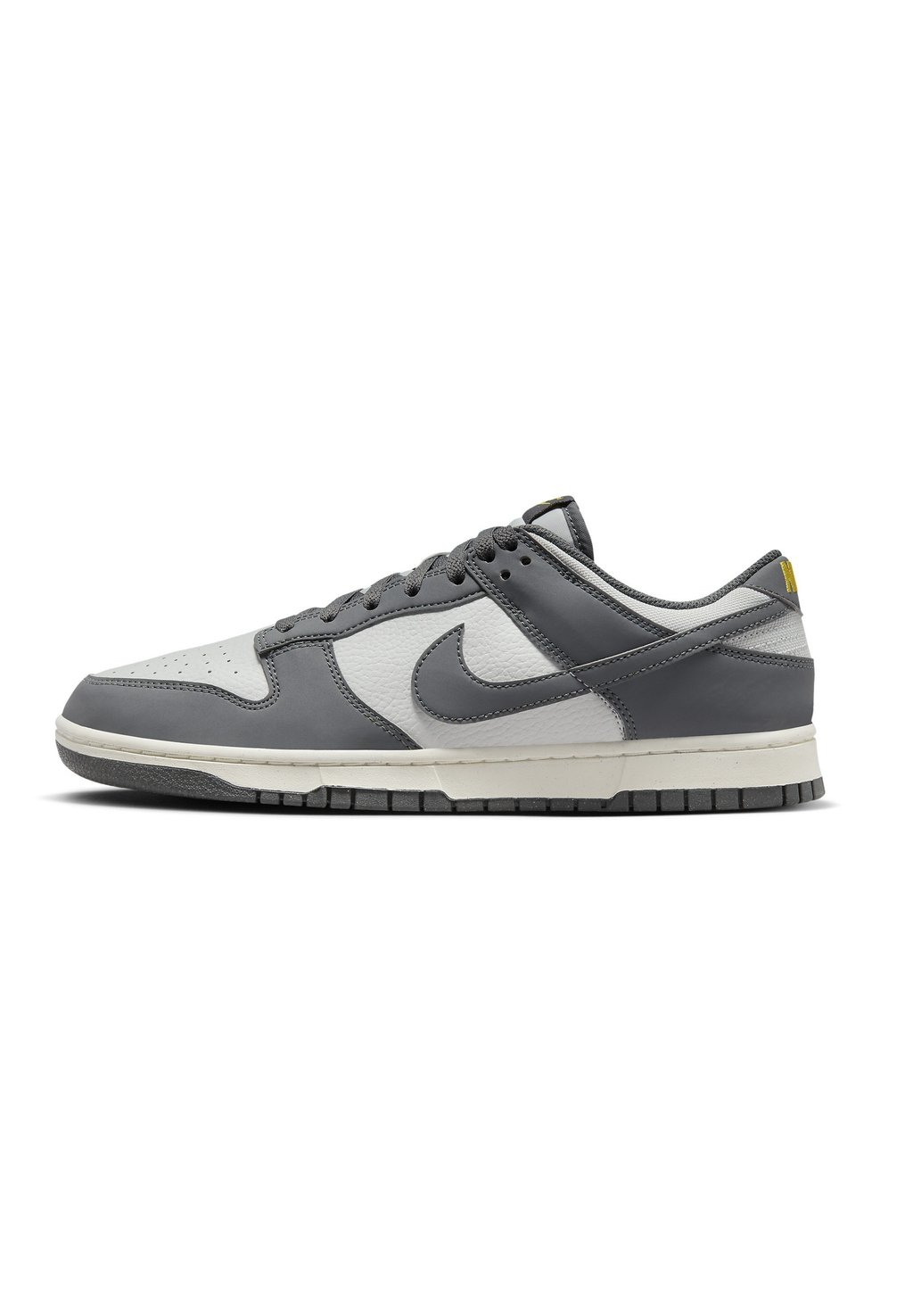 

Низкие кроссовки Dunk Low Next Nature Nike, цвет iron grey coconut milk lightning photon dust, Серый