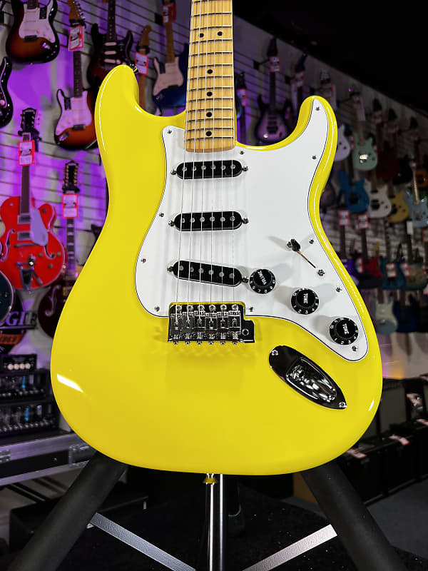 

Электрогитара Fender Made in Japan Limited International Color Stratocaster - Monaco Yellow Auth Dealer Free Ship! 027