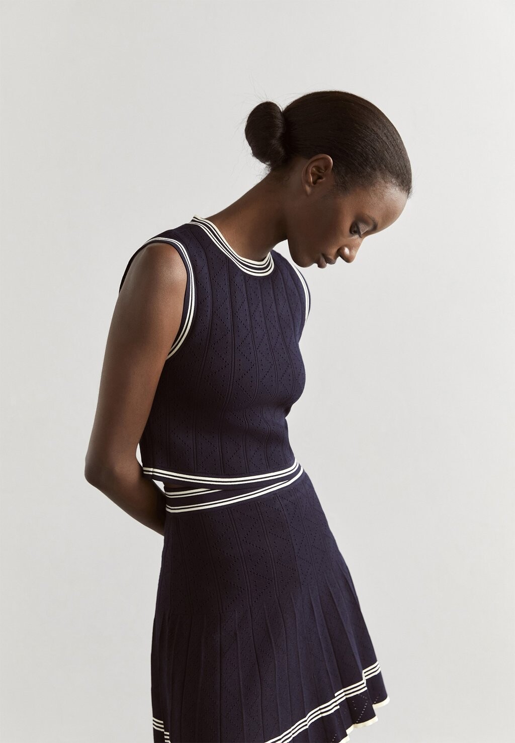 

Топ Pull Sans Manche Flat sandro, цвет marine