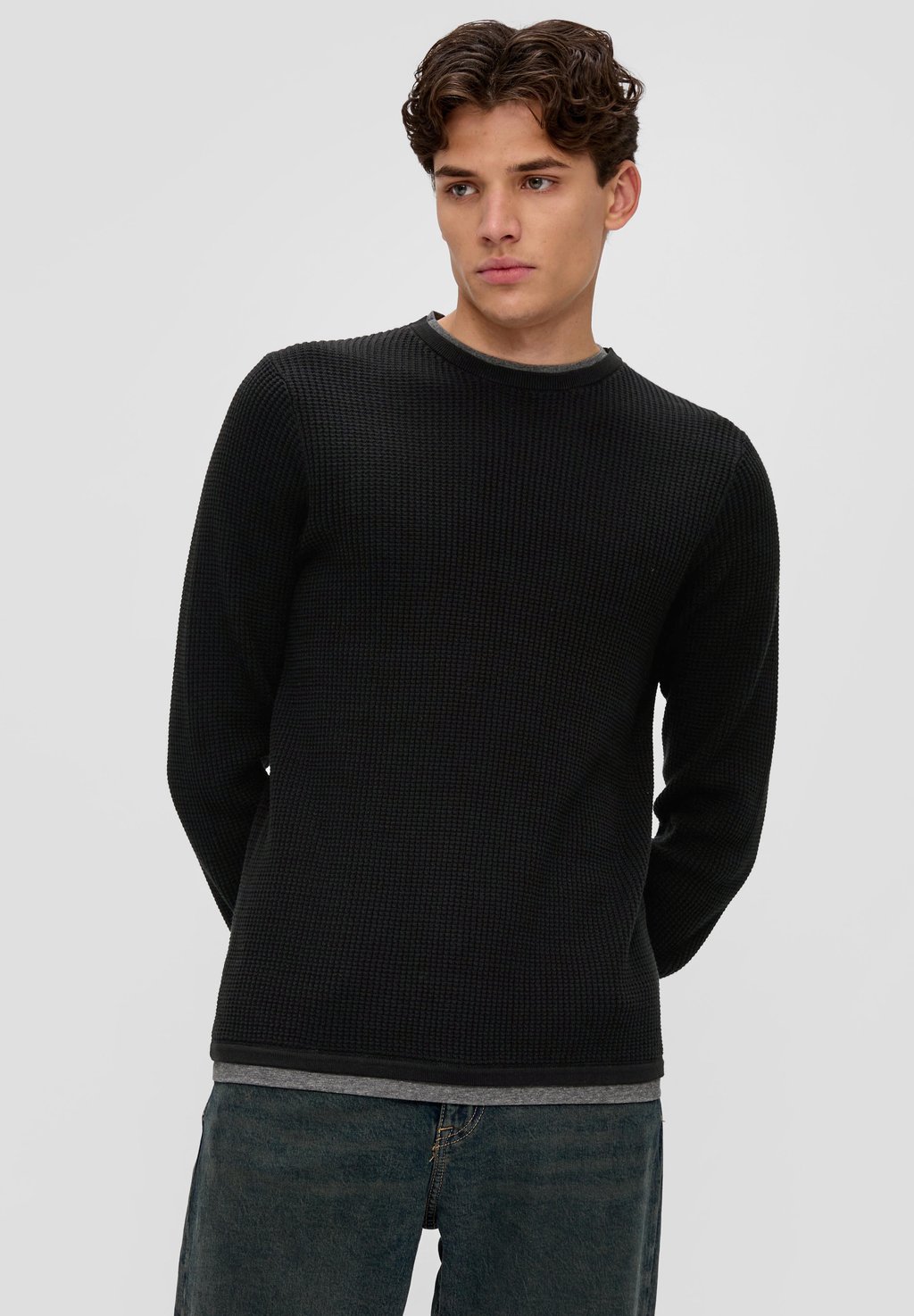 Вязаный свитер MIT MUSTERSTRUKTUR QS, цвет schwarz вязаный свитер qs цвет schwarz