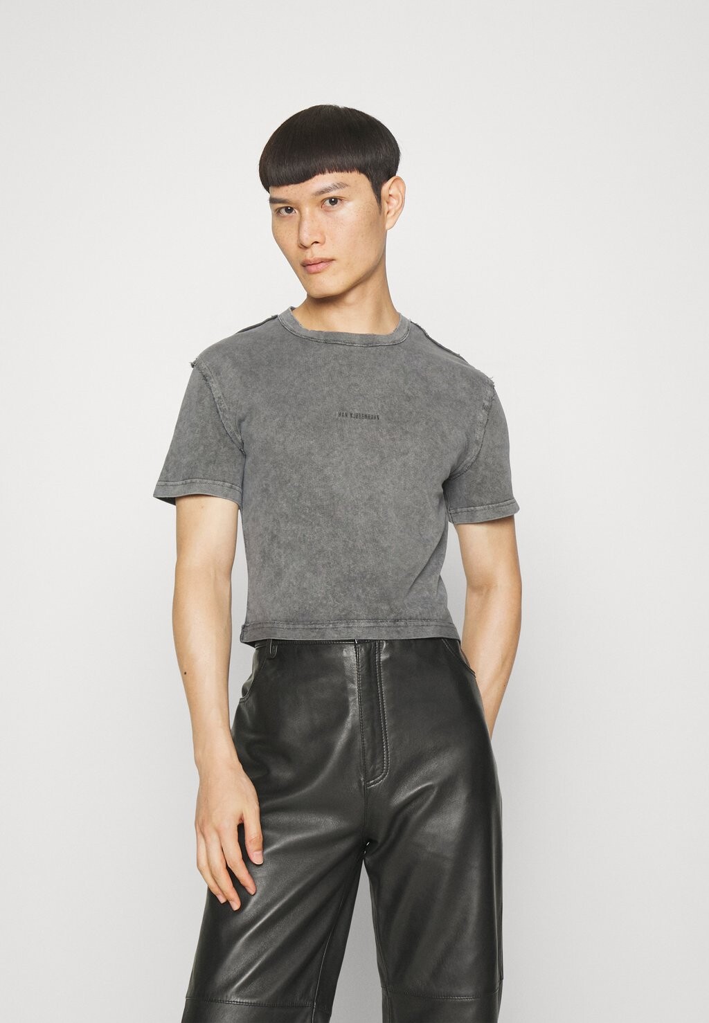 

Базовая футболка Cropped Fitted Han Kjøbenhavn, цвет dark grey