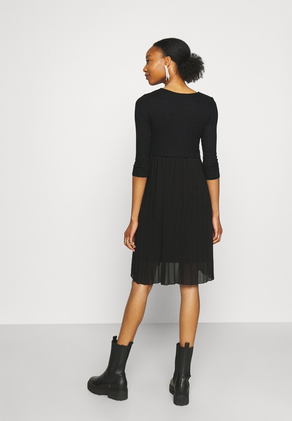 

Платье из джерси Mlraina June Mix Knee Dress MAMALICIOUS, черный
