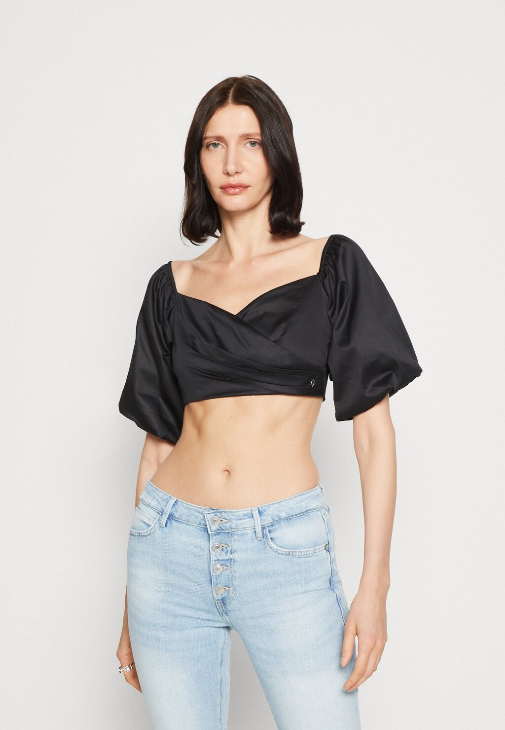 

Блузка Guess, черный