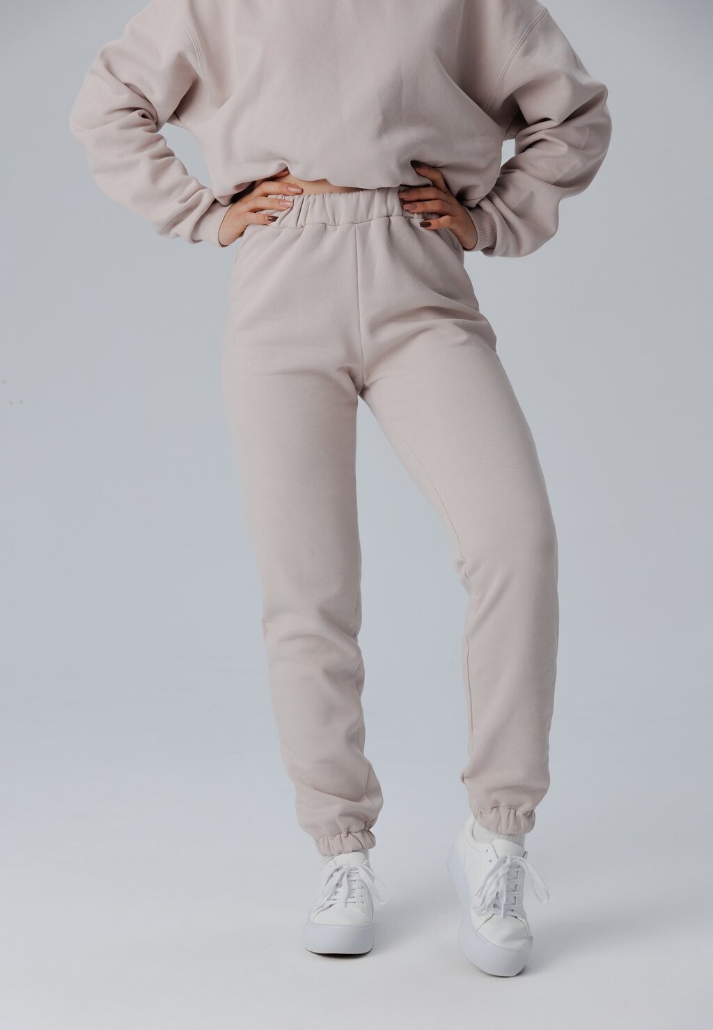 

Спортивные брюки MONTANA Laurella, цвет taupe