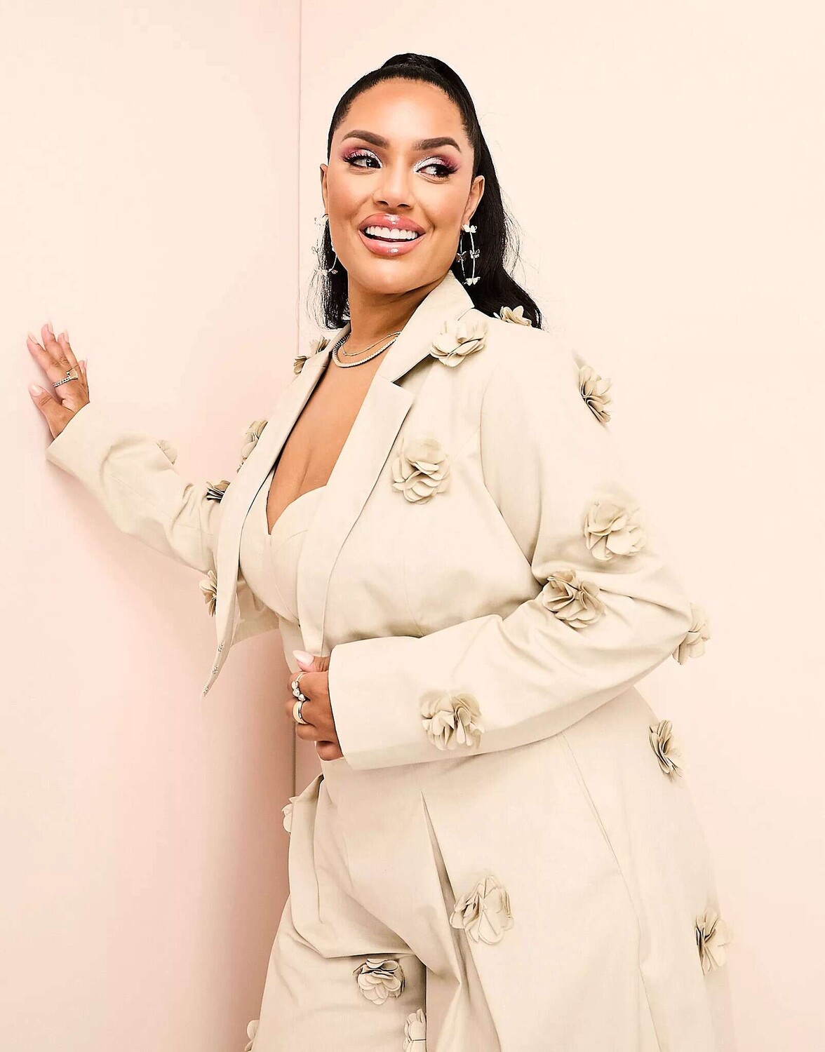 

Укороченный блейзер из трех частей с объемным цветочным узором ASOS LUXE Curve